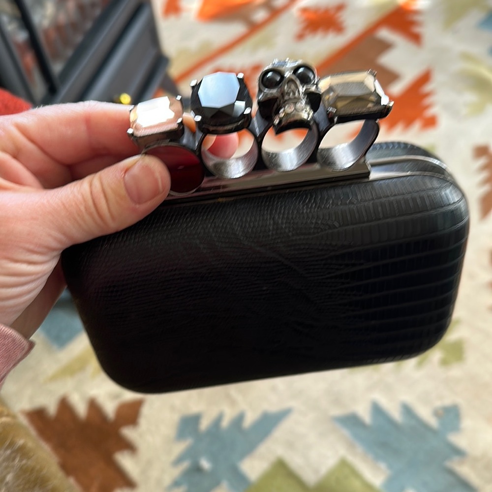 JNB Knuckle skull clutch